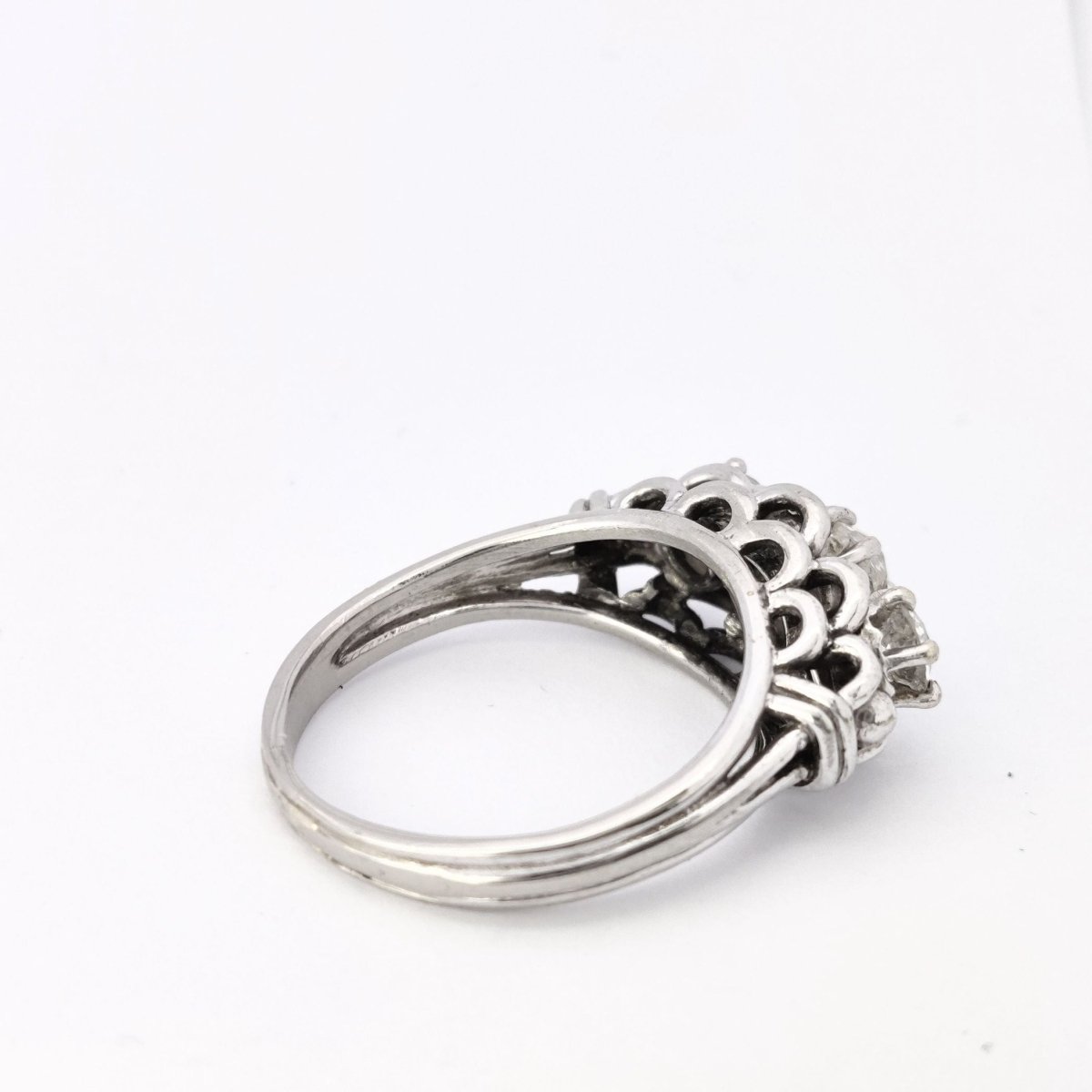 Bague en or blanc et diamants - Castafiore