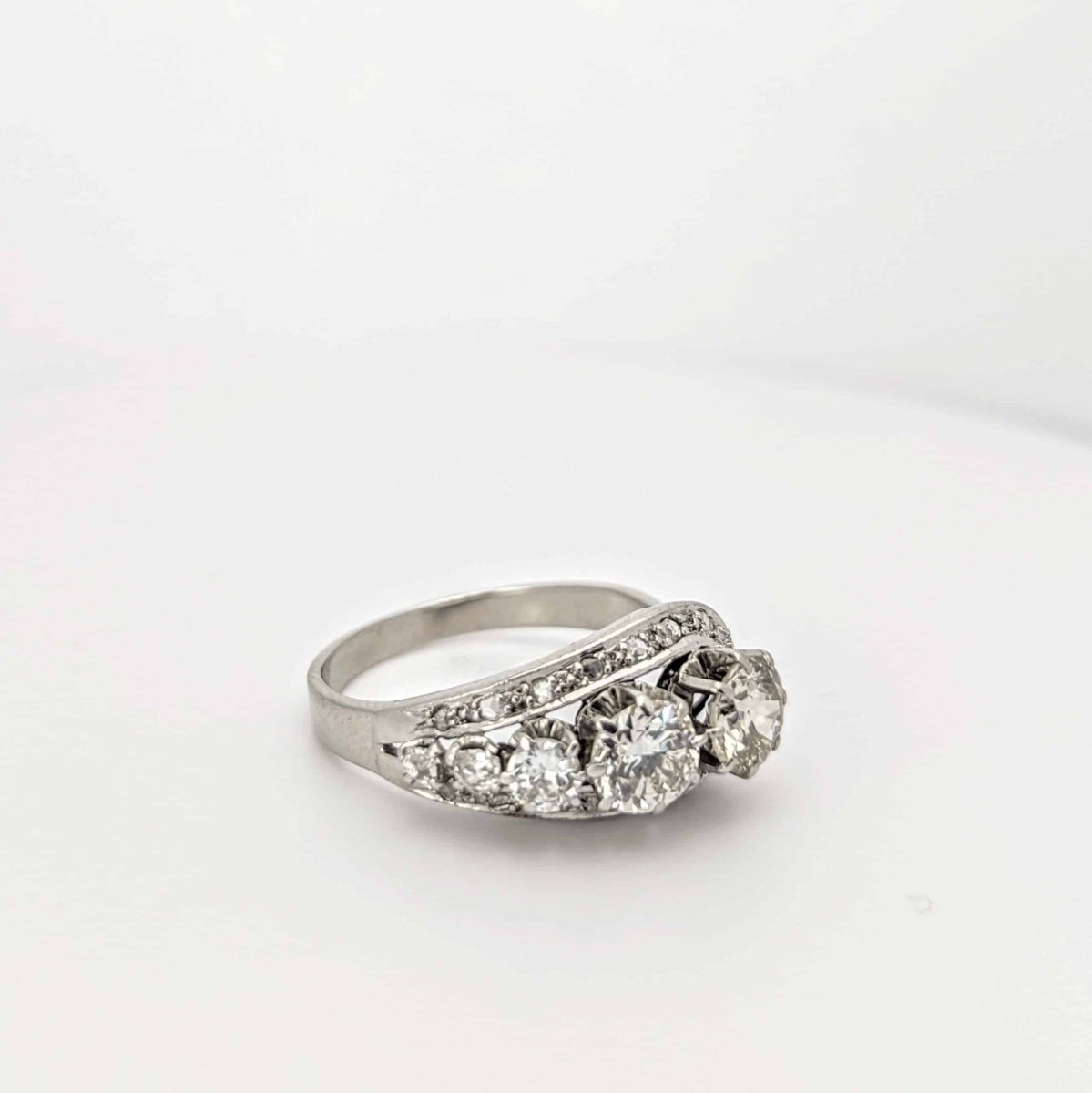 Bague en or blanc et diamants - Castafiore