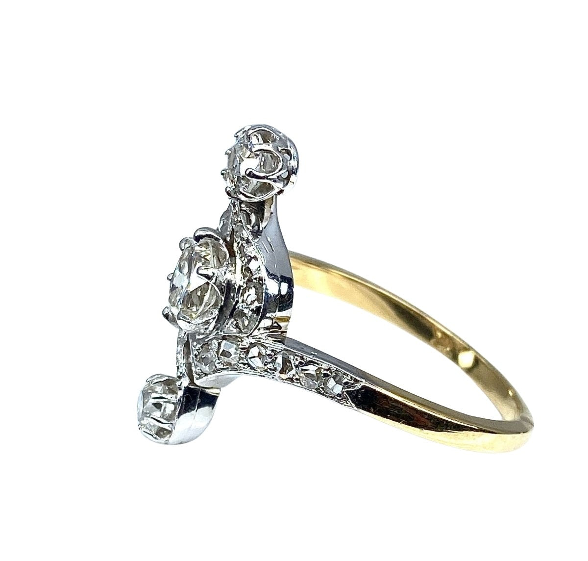Bague en or blanc et or jaune 18 carats en diamants.Epoque 1900 - Castafiore