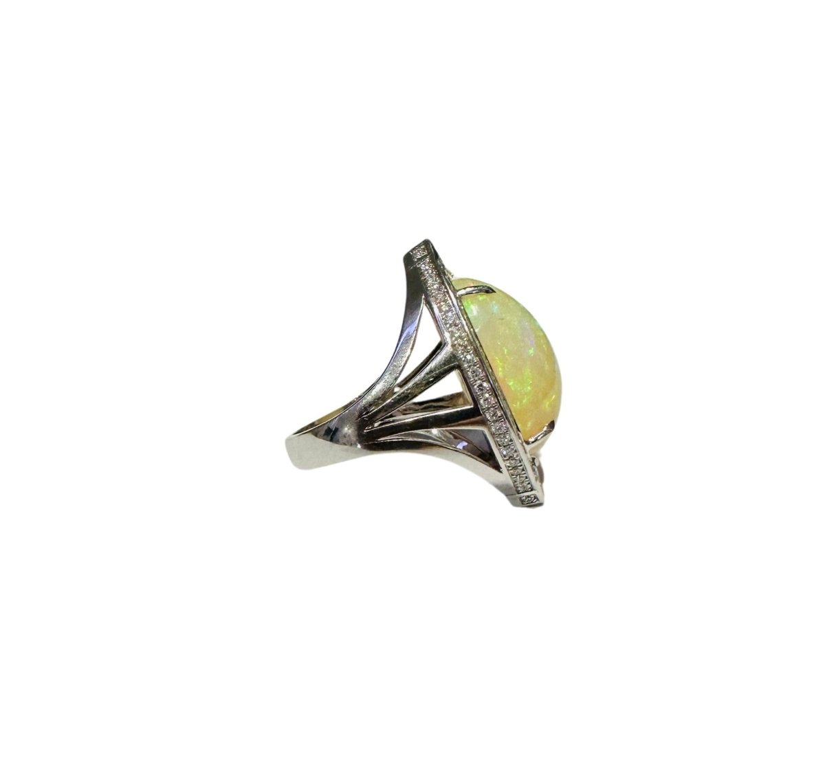 Bague en or blanc, opale et diamants - Castafiore