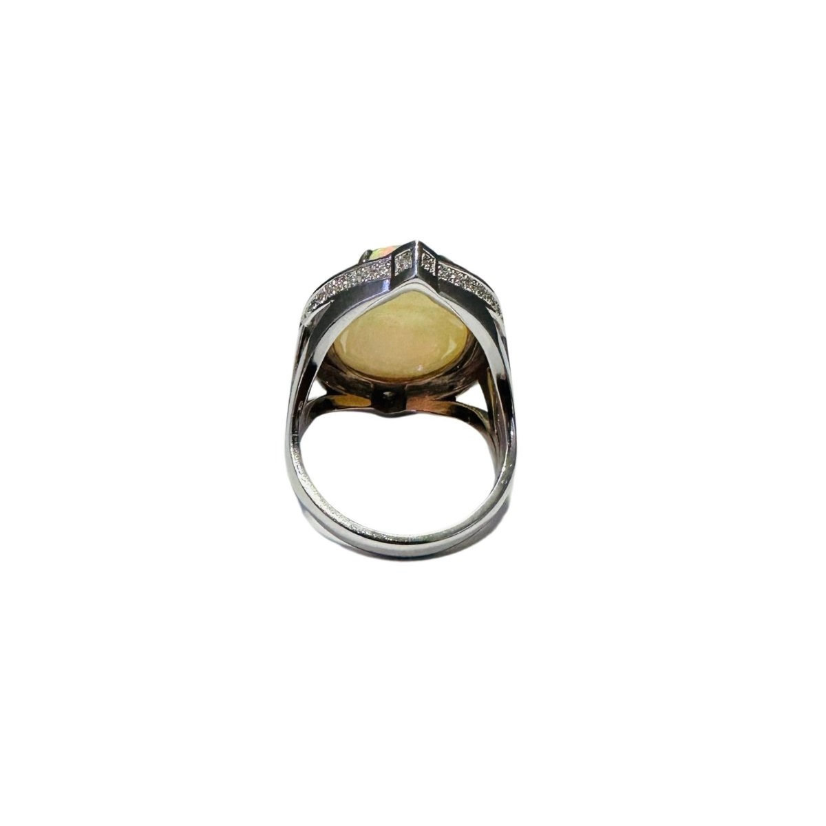 Bague en or blanc, opale et diamants - Castafiore