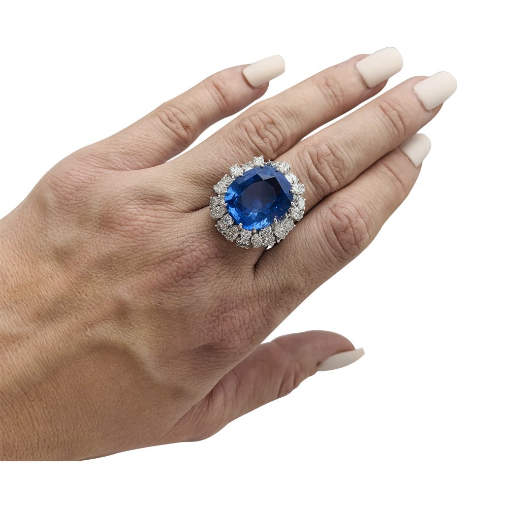 Bague en or blanc, platine, saphir et diamants - Castafiore
