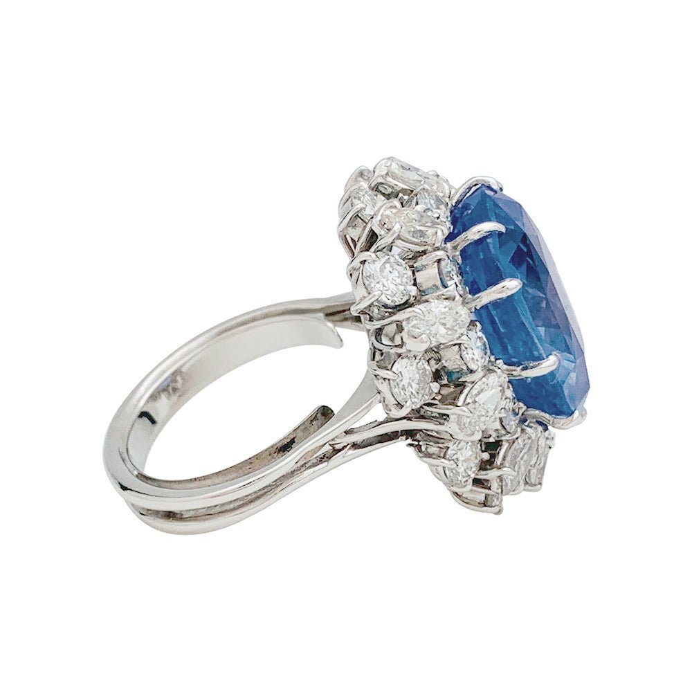 Bague en or blanc, platine, saphir et diamants - Castafiore