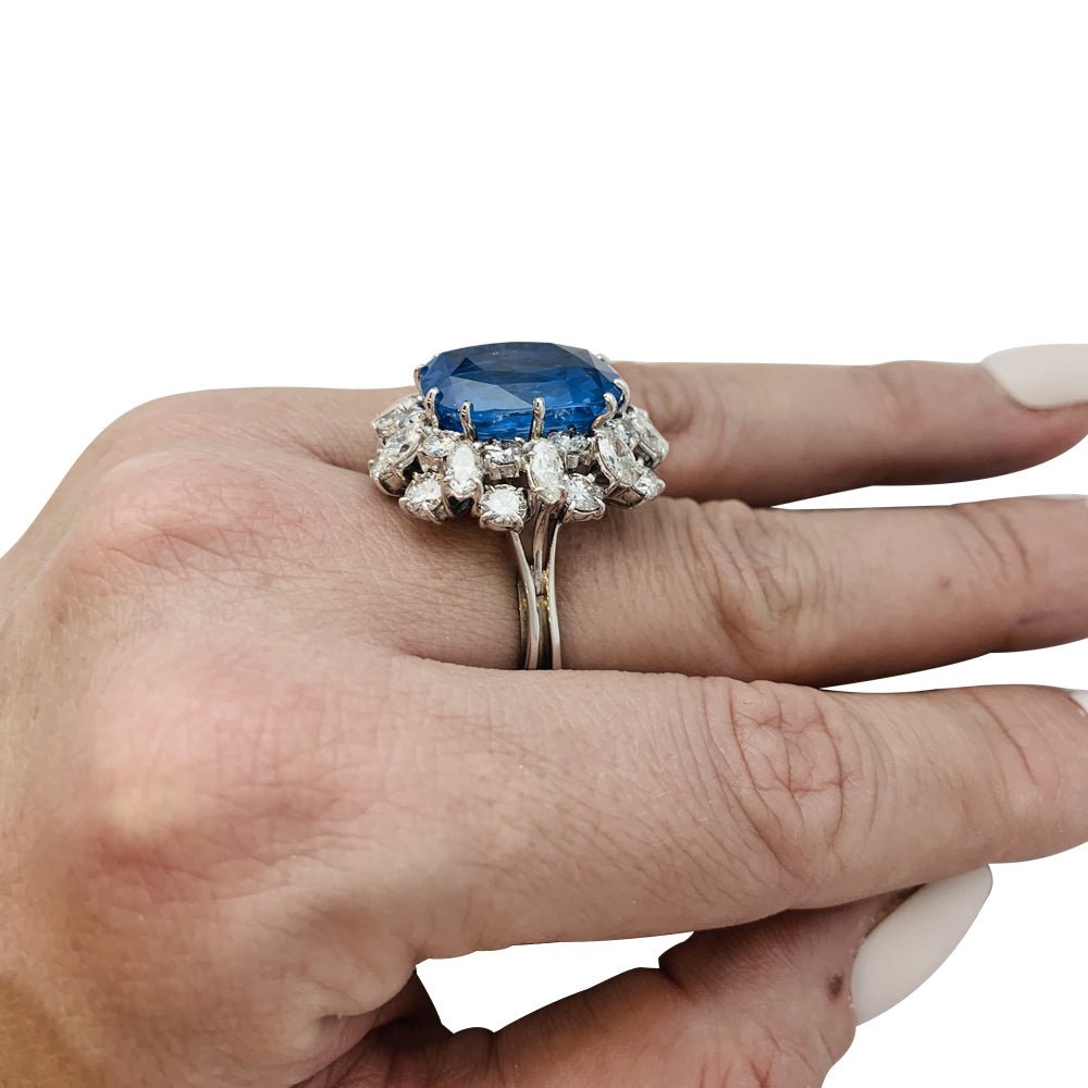 Bague en or blanc, platine, saphir et diamants - Castafiore