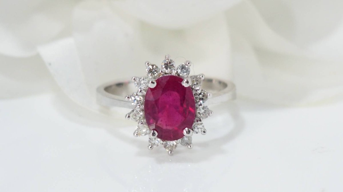 Bague en or blanc, rubis et diamants - Castafiore