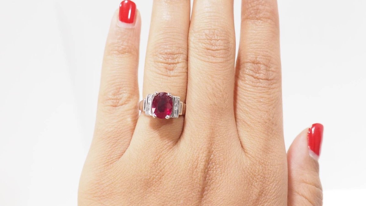 Bague en or blanc rubis et diamants - Castafiore