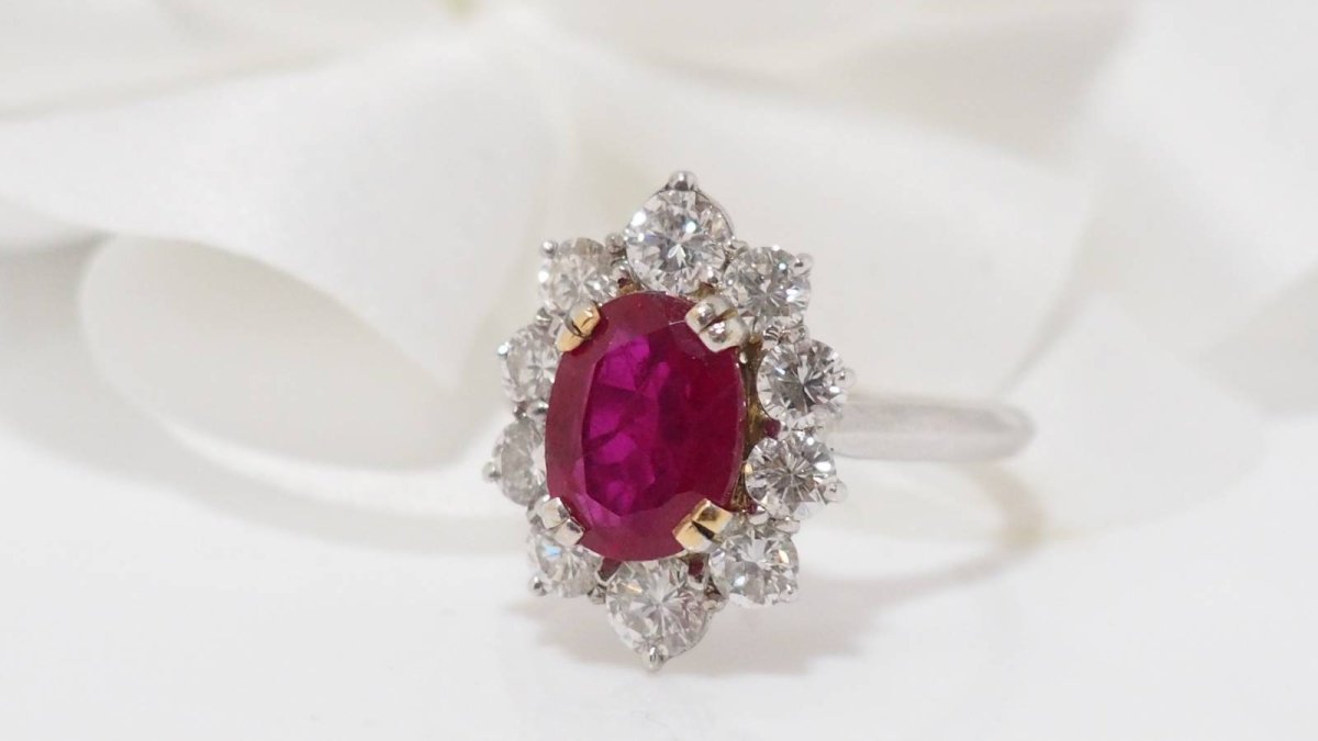 Bague en or blanc, rubis et diamants - Castafiore