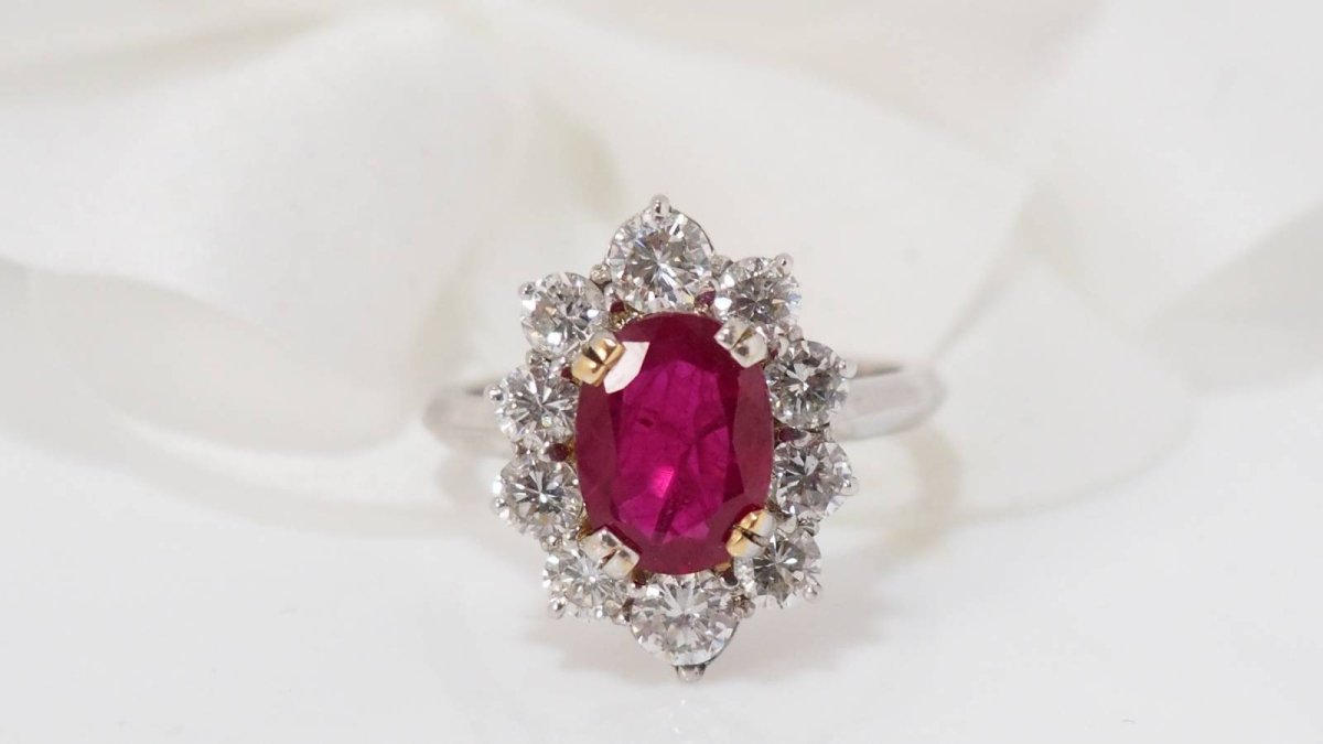 Bague en or blanc, rubis et diamants - Castafiore