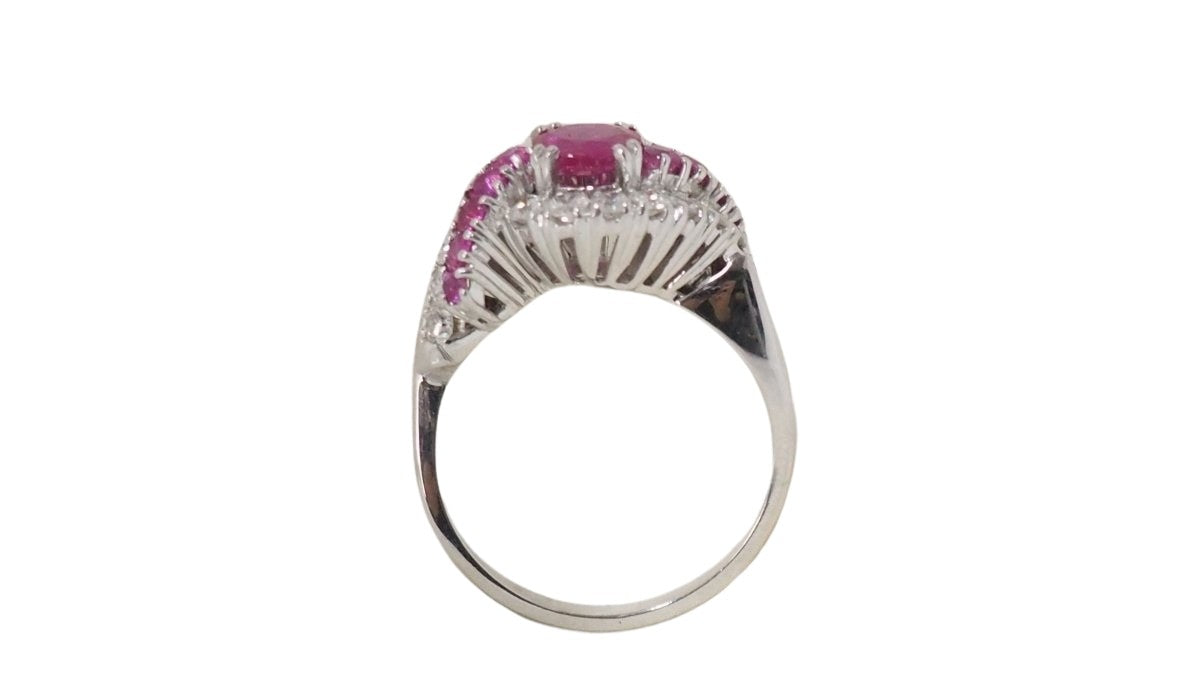 Bague en or blanc, rubis et diamants - Castafiore