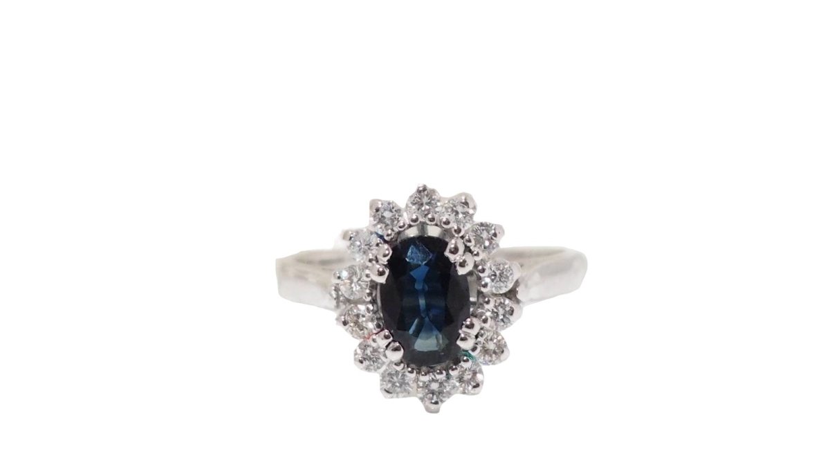 Bague en or blanc, saphir et diamants - Castafiore