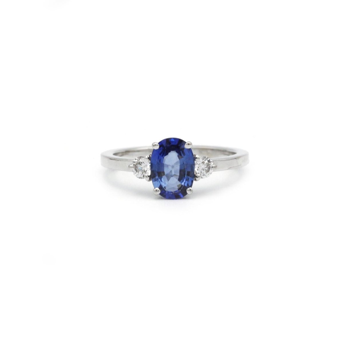 Bague en or blanc , saphir et diamants - Castafiore