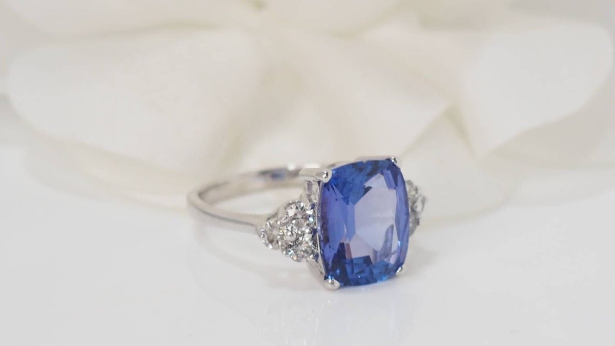 Bague en or blanc Tanzanite et diamants - Castafiore