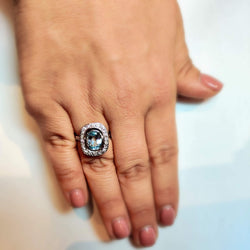 Bague en or blanc topaze et diamants - Castafiore