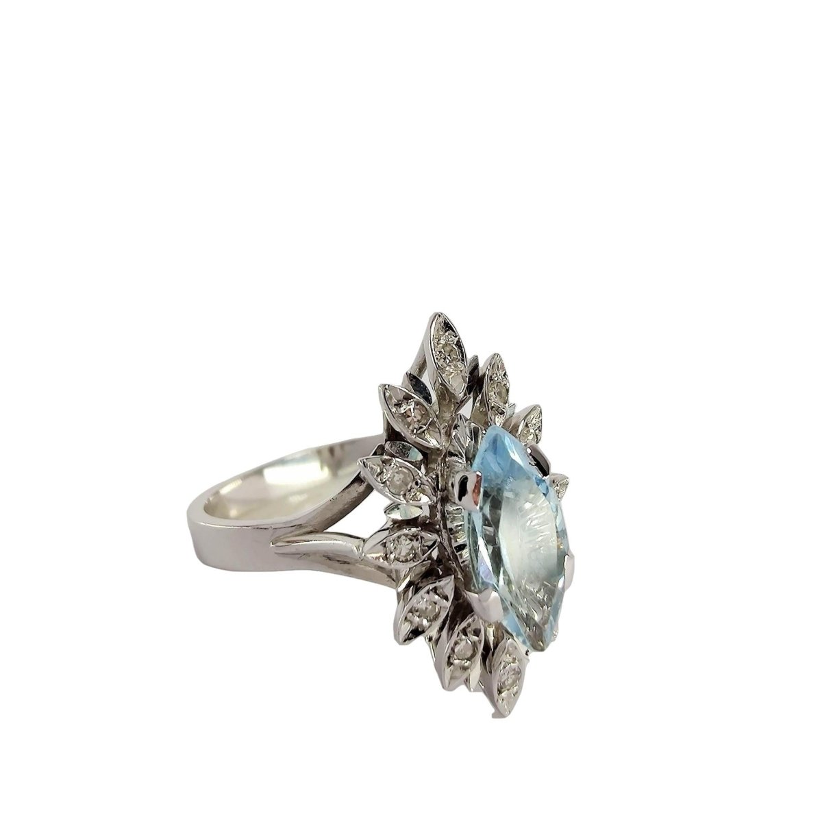 BAGUE EN OR BLANC TOPAZE ET DIAMANTS - Castafiore