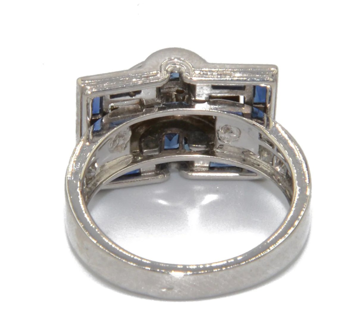 Bague en or gris et saphirs bleus calibrés - Castafiore