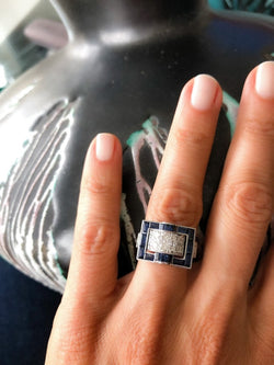 Bague en or gris et saphirs bleus calibrés - Castafiore