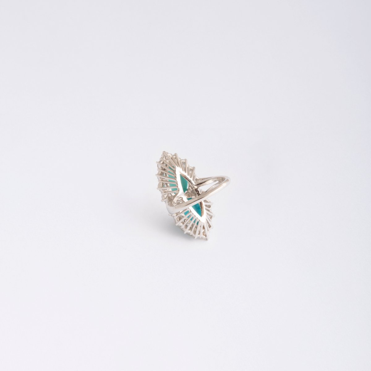 Bague en or gris, ornée de deux cabochons turquoises et diamants - Castafiore