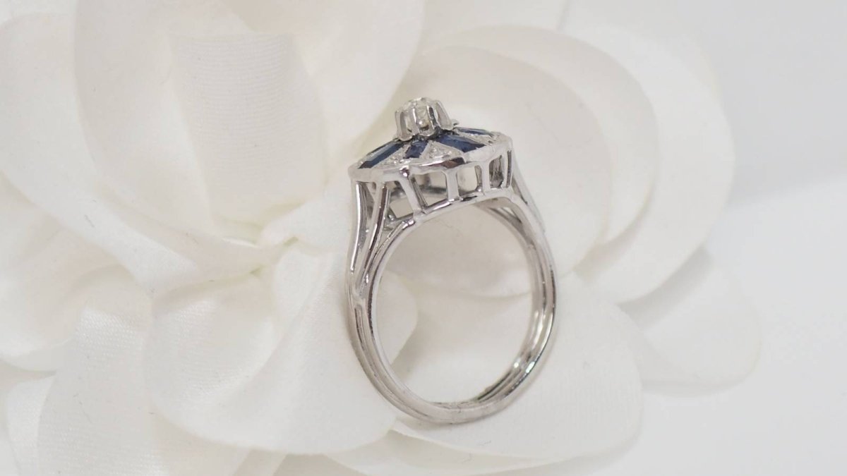 Bague en or gris, saphirs baguettes et diamants - Castafiore