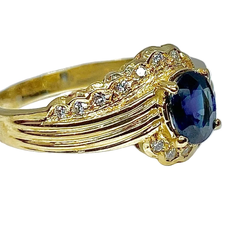 Bague en or jaune 18 carats en saphir et diamants - Castafiore