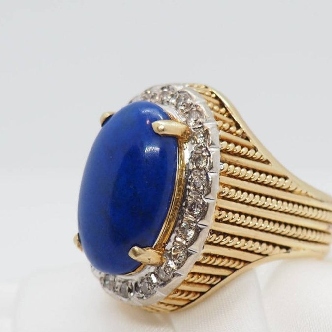Bague en or jaune, cabochon de Lapis Lazuli et diamants - Castafiore