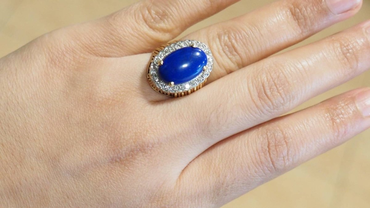 Bague en or jaune, cabochon de Lapis Lazuli et diamants - Castafiore