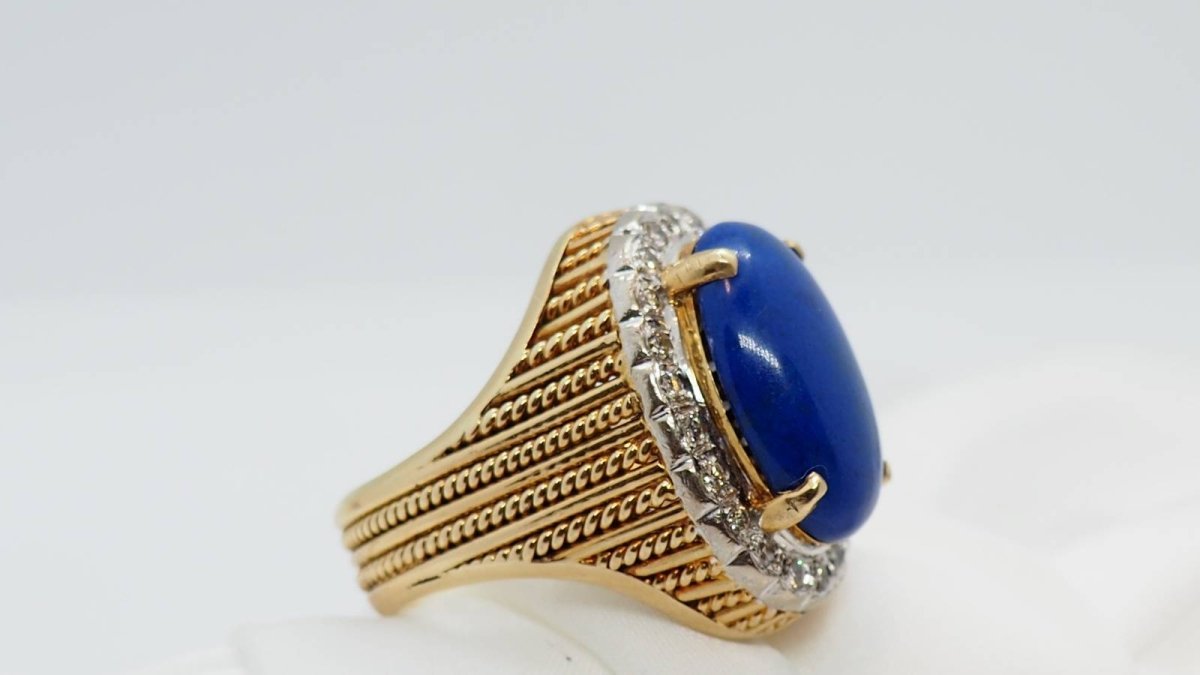 Bague en or jaune, cabochon de Lapis Lazuli et diamants - Castafiore