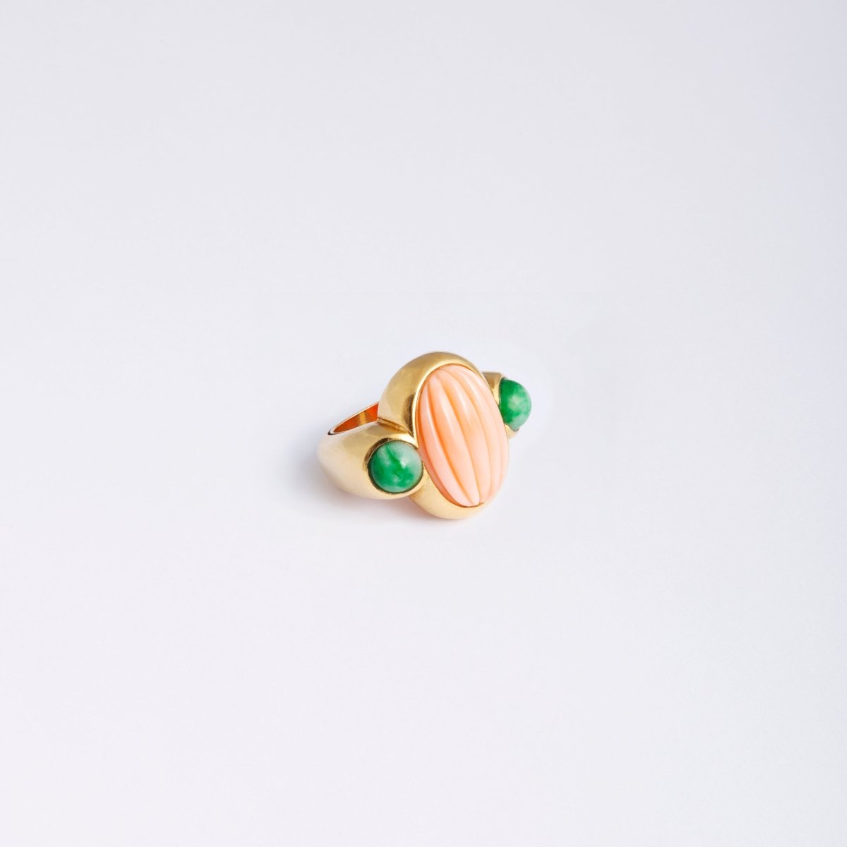 Bague en or jaune, corail et jade - Castafiore