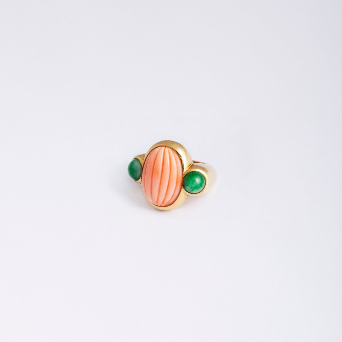Bague en or jaune, corail et jade - Castafiore