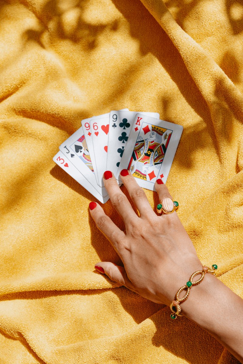 Bague en or jaune, corail et jade - Castafiore