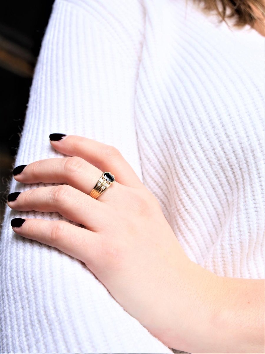 Bague en or jaune, diamants et saphir - Castafiore