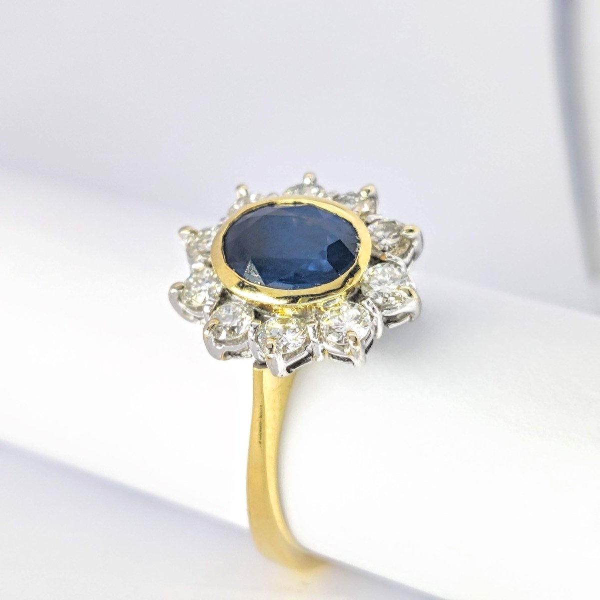 BAGUE EN OR JAUNE DIAMANTS ET SAPHIR - Castafiore