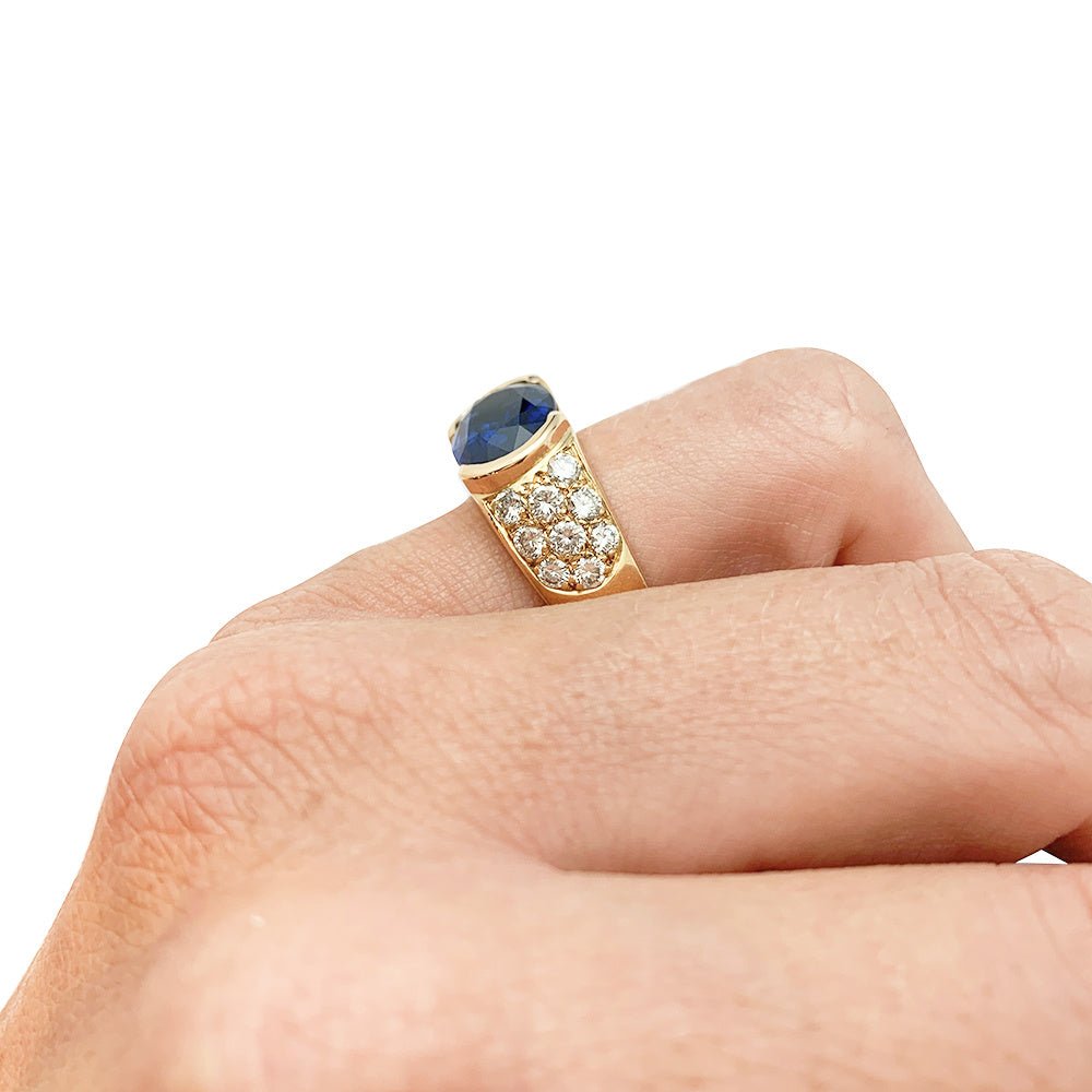 Bague en or jaune, diamants et saphir - Castafiore