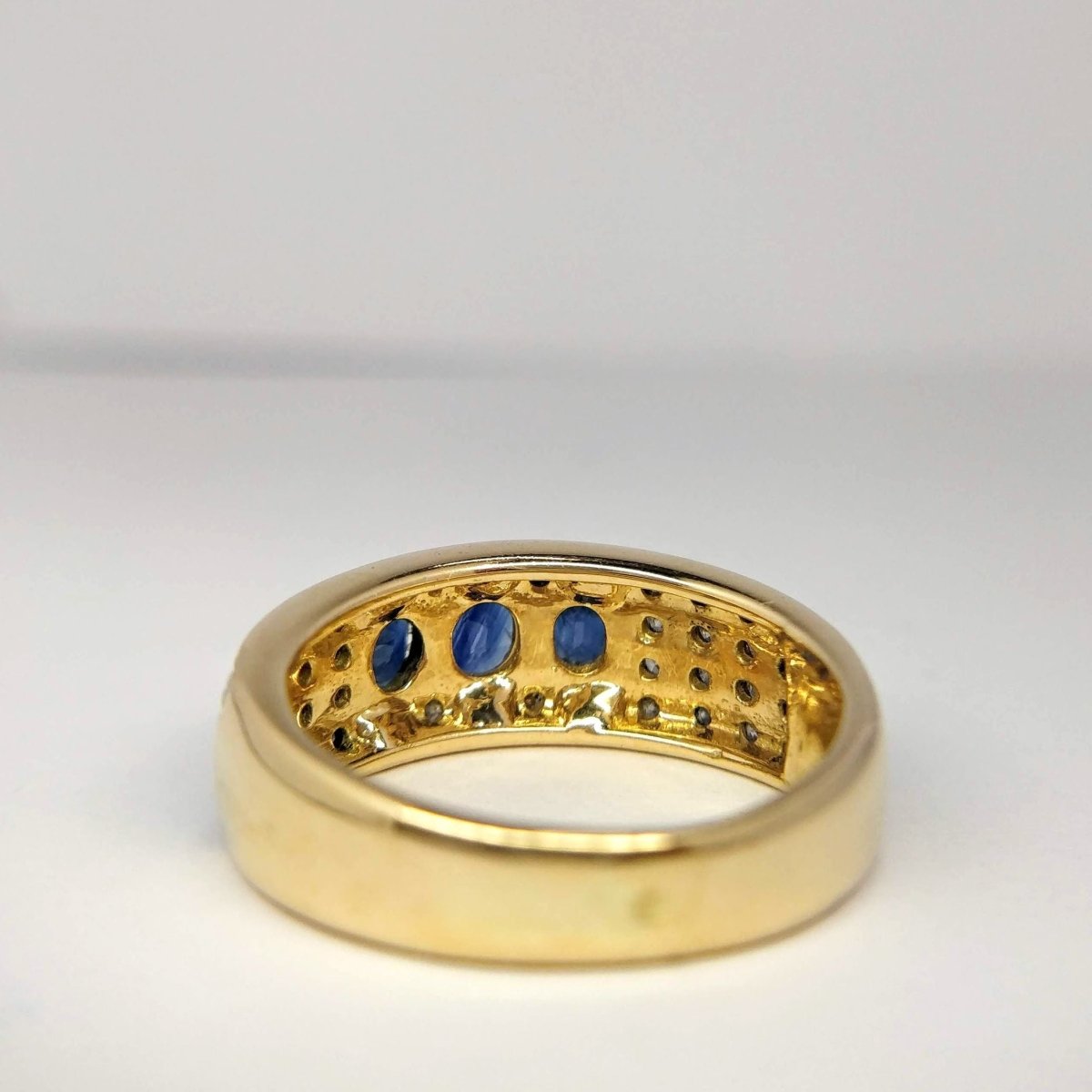 BAGUE EN OR JAUNE DIAMANTS ET SAPHIRS - Castafiore