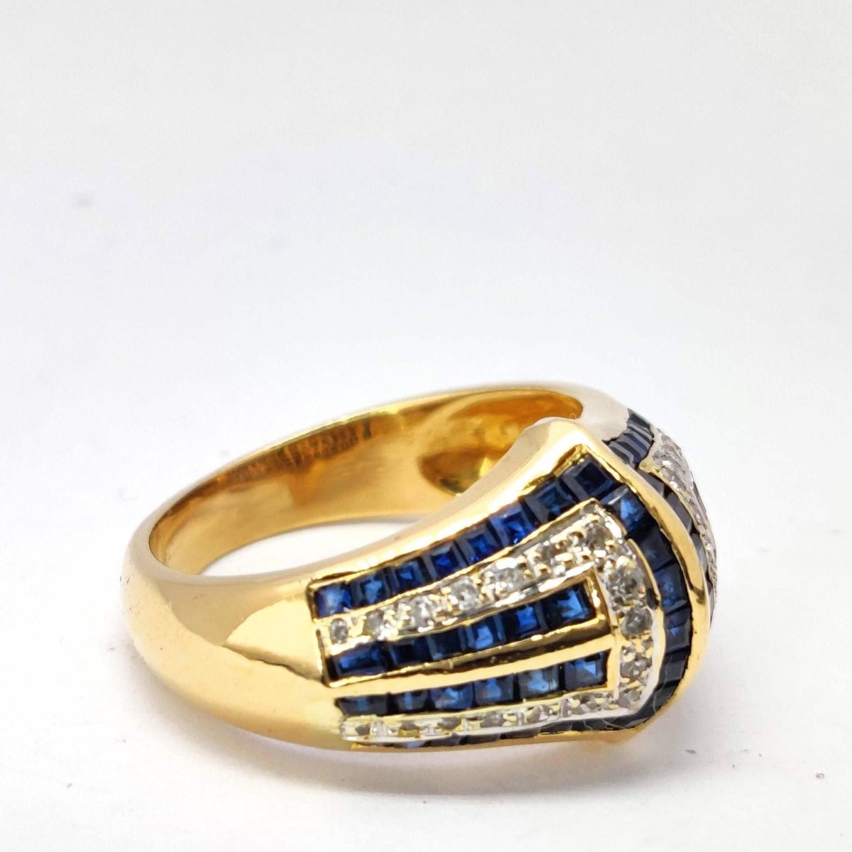 Bague en or jaune diamants et saphirs - Castafiore