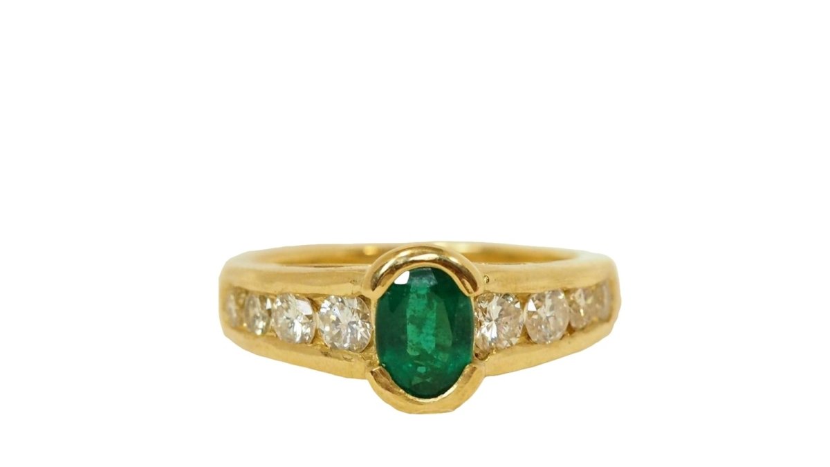 Bague en or jaune, émeraude et diamants - Castafiore