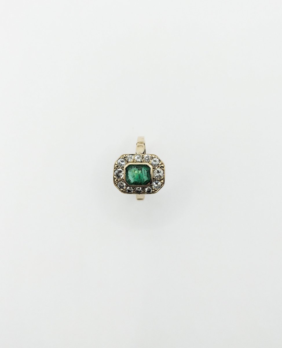 Bague en or jaune, émeraude et diamants - Castafiore