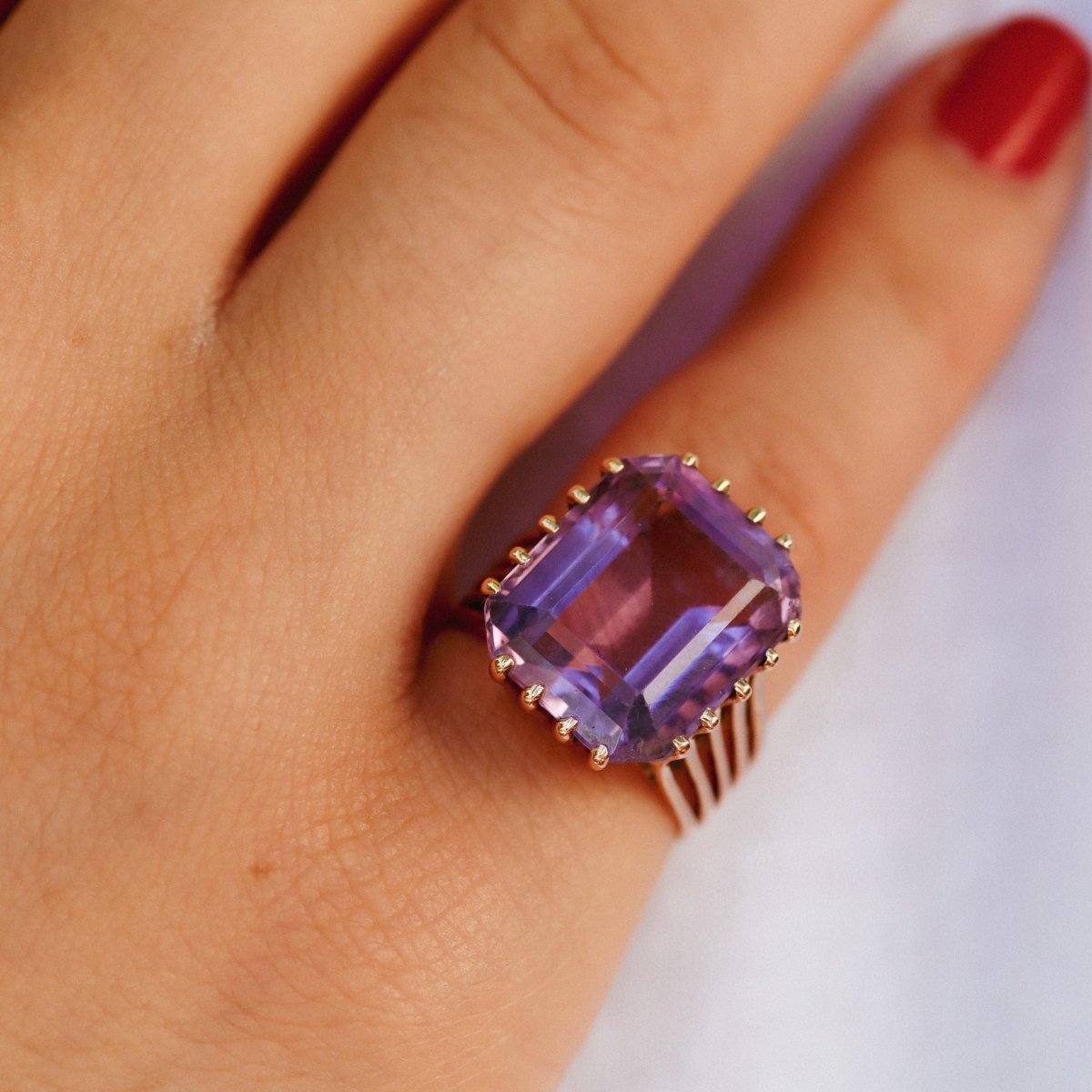 Bague en or jaune et améthyste - Castafiore