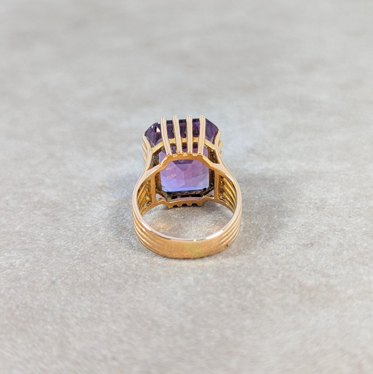 Bague en or jaune et améthyste - Castafiore