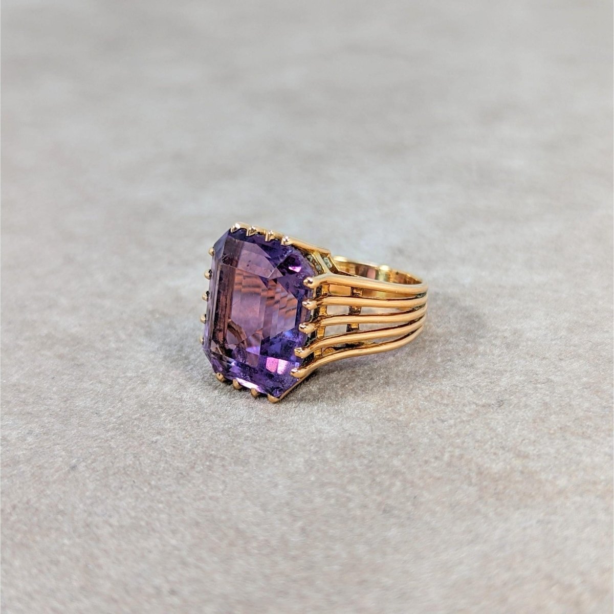 Bague en or jaune et améthyste - Castafiore