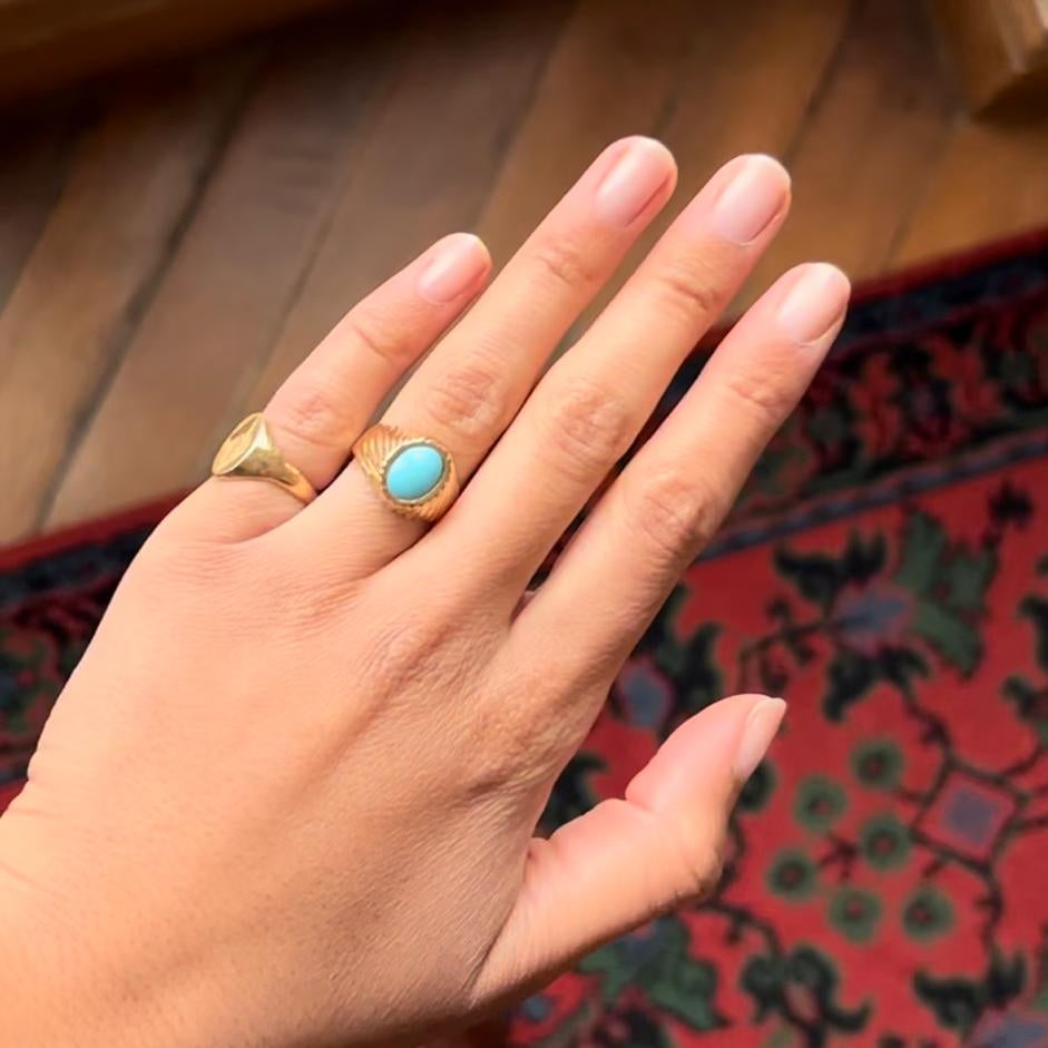 Bague en or jaune et cabochon de turquoise - Castafiore