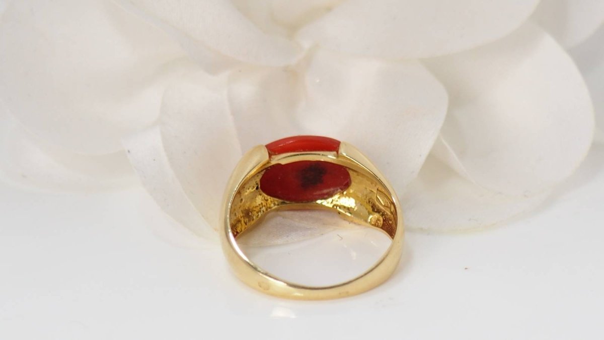 Bague en or jaune et Corail en cabochon - Castafiore