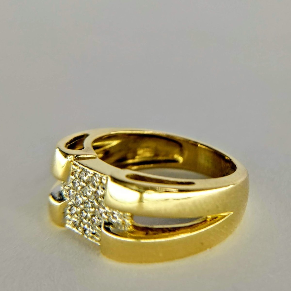 BAGUE EN OR JAUNE ET DIAMANTS - Castafiore