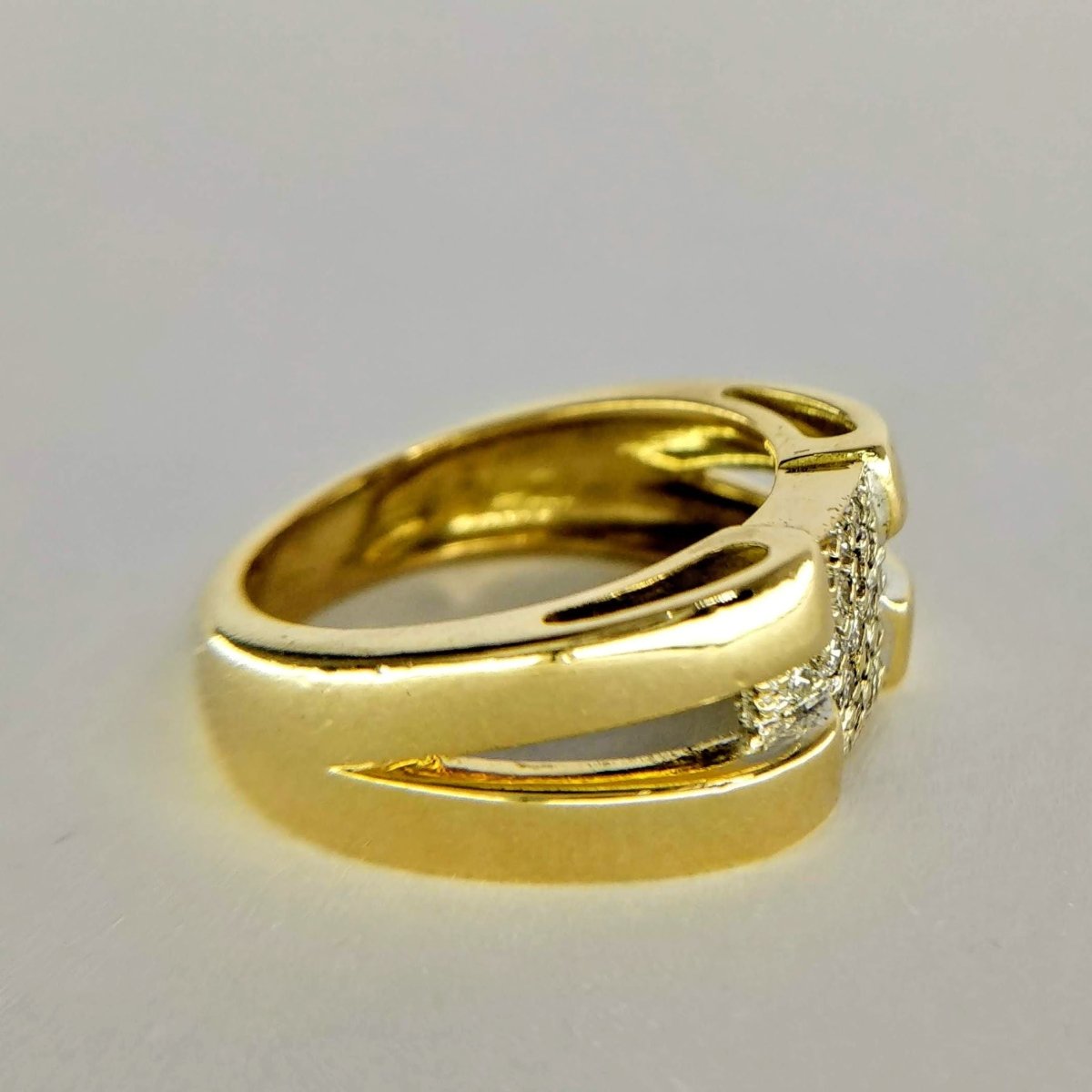 BAGUE EN OR JAUNE ET DIAMANTS - Castafiore