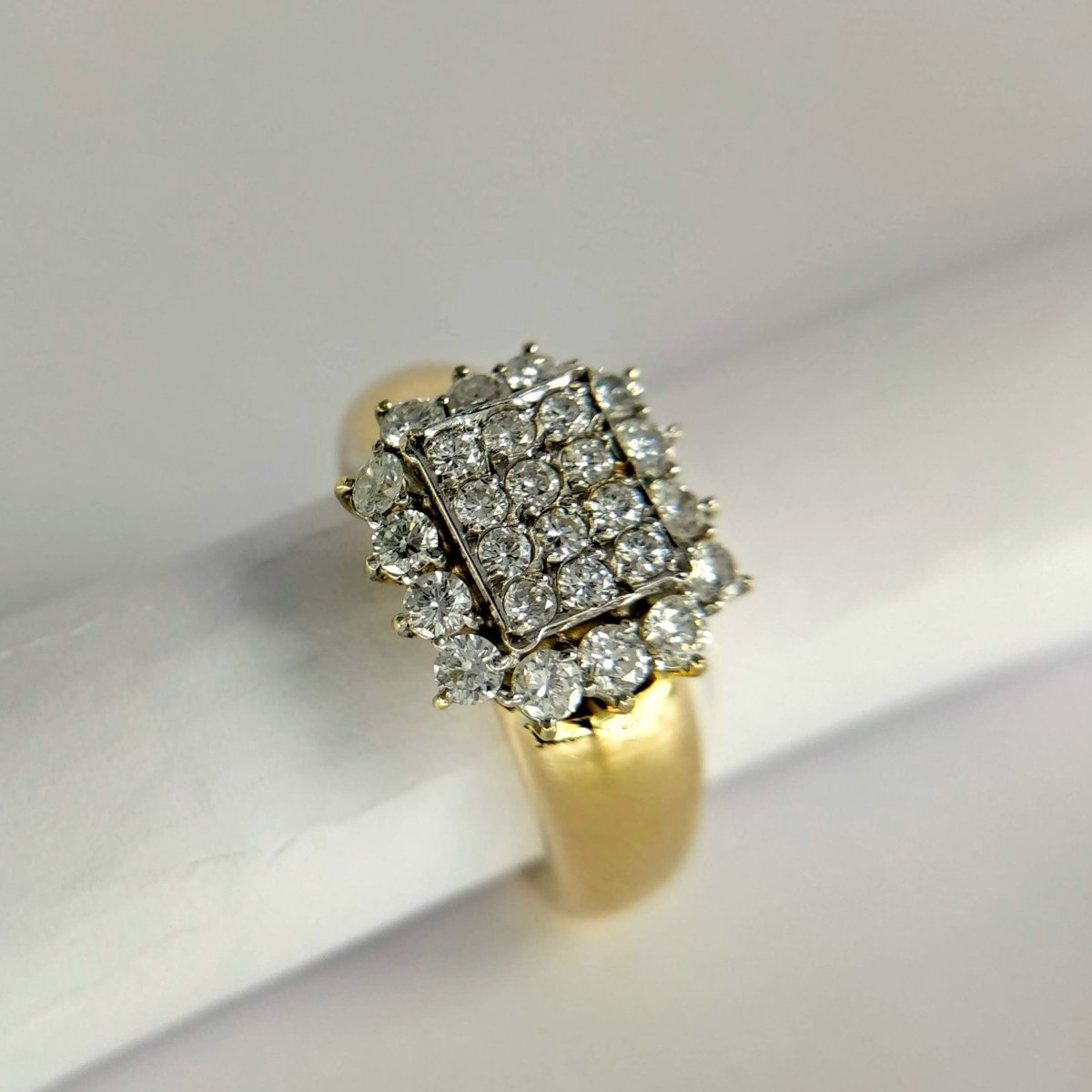 Bague en or jaune et diamants - Castafiore