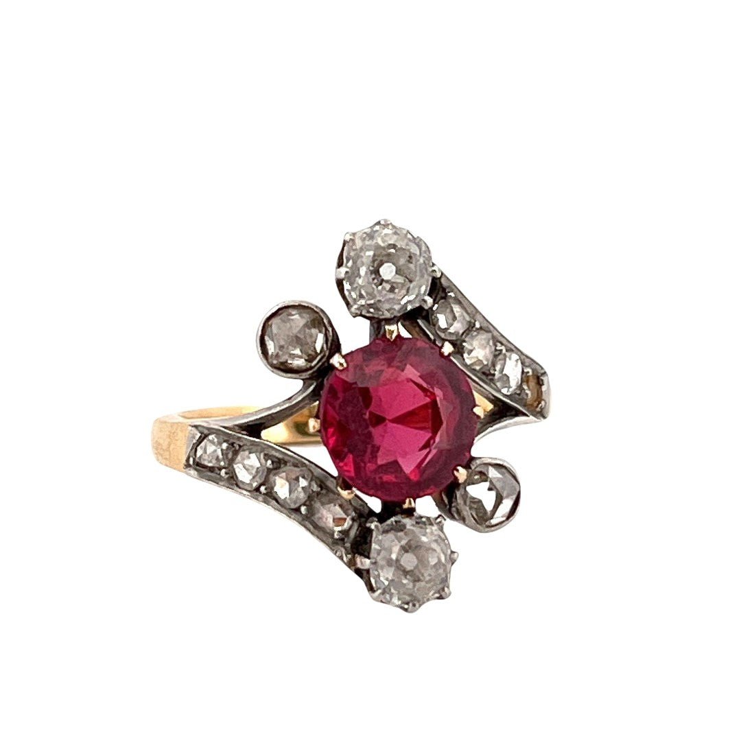 Bague en or jaune et pierre en verre rose, et diamants - Castafiore