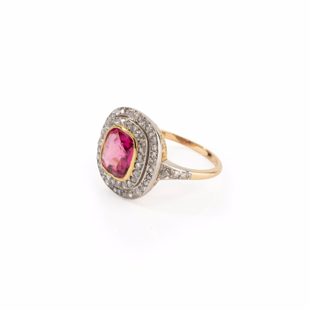 Bague en or jaune et platine sertie d'une tourmaline taille coussin et de diamants - Castafiore