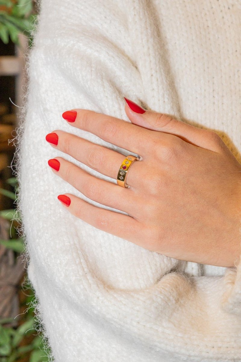 Bague en or jaune et rubis - Castafiore