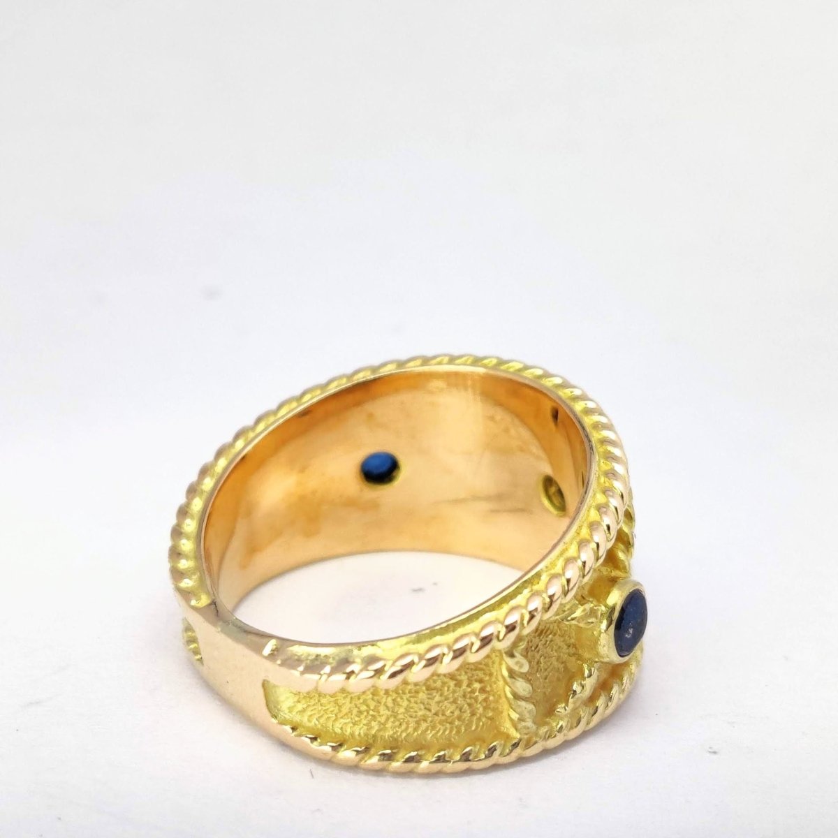 Bague en or jaune et saphirs - Castafiore