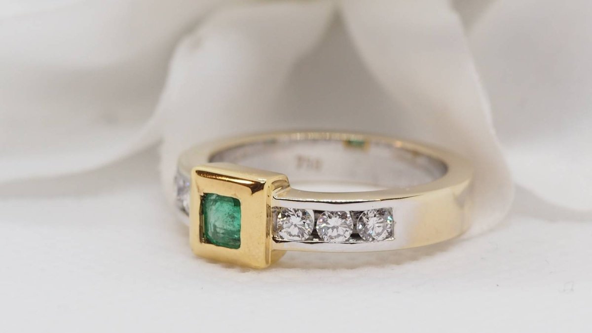 Bague en or jaune, or blanc, émeraude et diamants - Castafiore