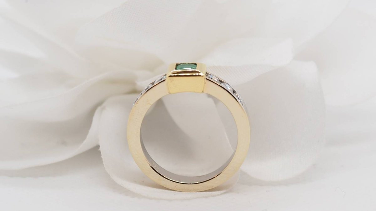 Bague en or jaune, or blanc, émeraude et diamants - Castafiore